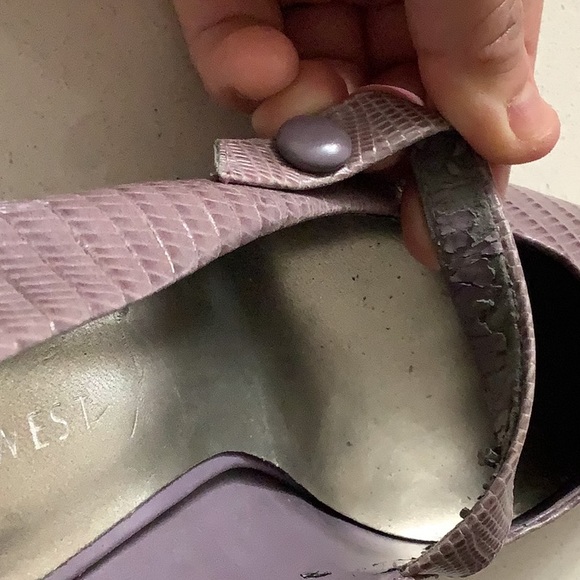 Heels - Picture 2 of 4